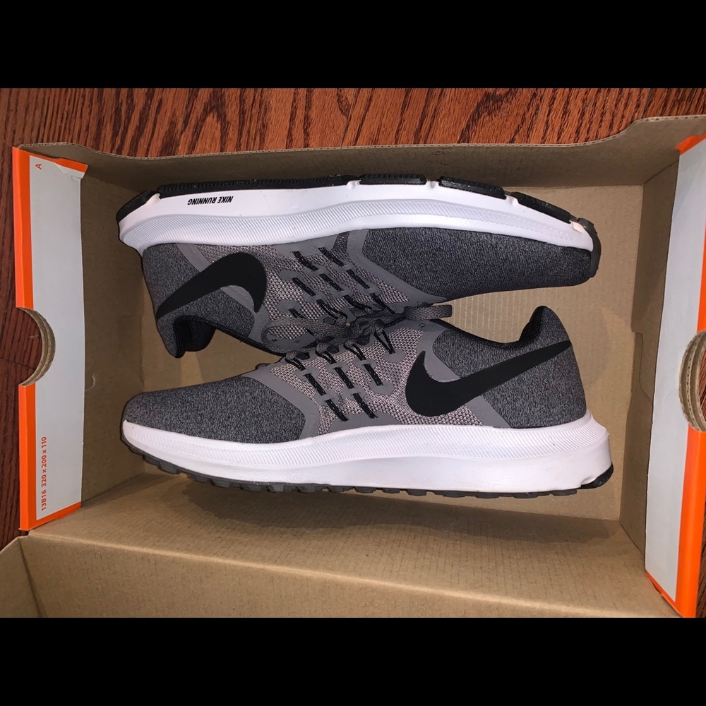 Nike run swift shoes